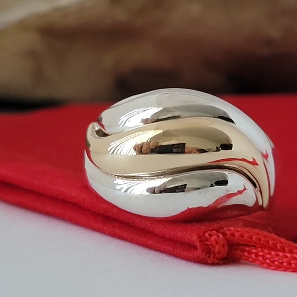 ❤️Size 7.5 Gorgeous 925 Sterling Silver and 14k Solid Yellow Gold Dome Ring!